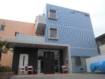 兵庫県川西市 看護師 プラチナ シニアホーム川西中央 正社員の求人情報 介護求人サイト キャリアスマイル